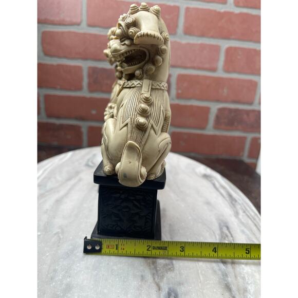 Vintage Foo Dog Statues Guardian Lions Faux Ivory Chinoiserie Decor 7” - Picture 3 of 9